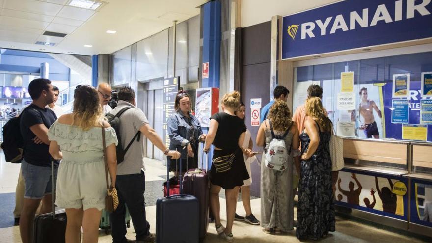 Huelga Ryanair en el Aeropuerto de València