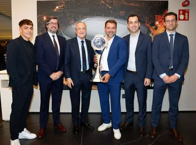 El Palma Futsal pasea su tercera Champions por el Bernabéu