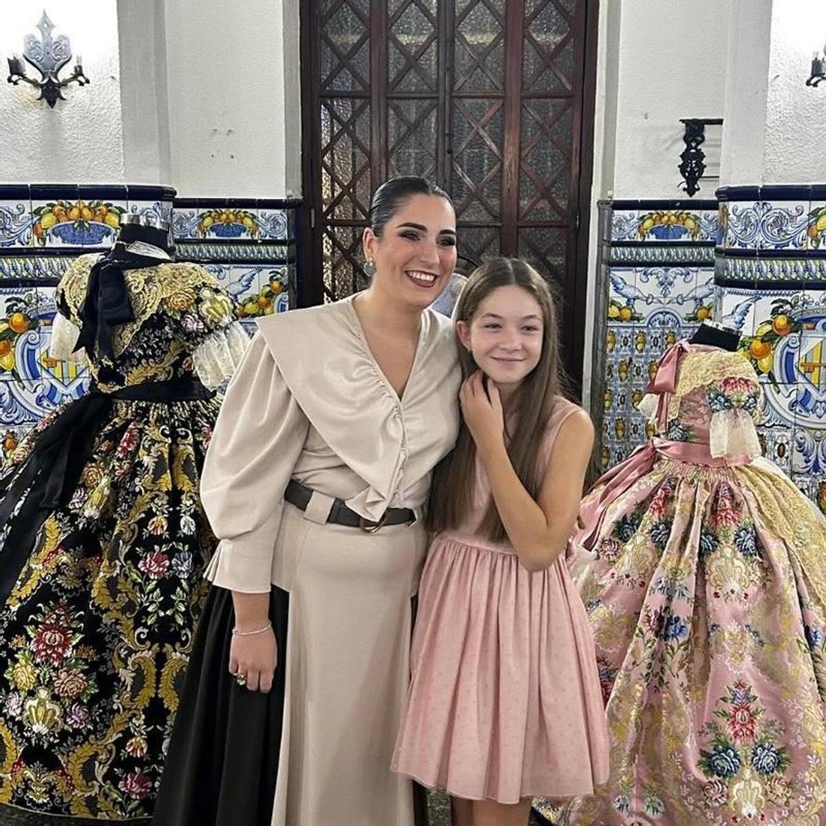 Las falleras mayores de la ciudad de 2026, el día en el que se inauguró la exposición de los trajes.