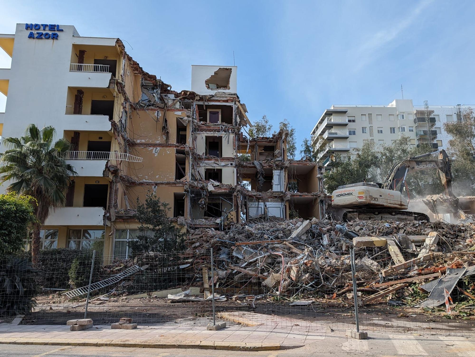 Las fotos del derribo del hotel Azor en Benicàssim