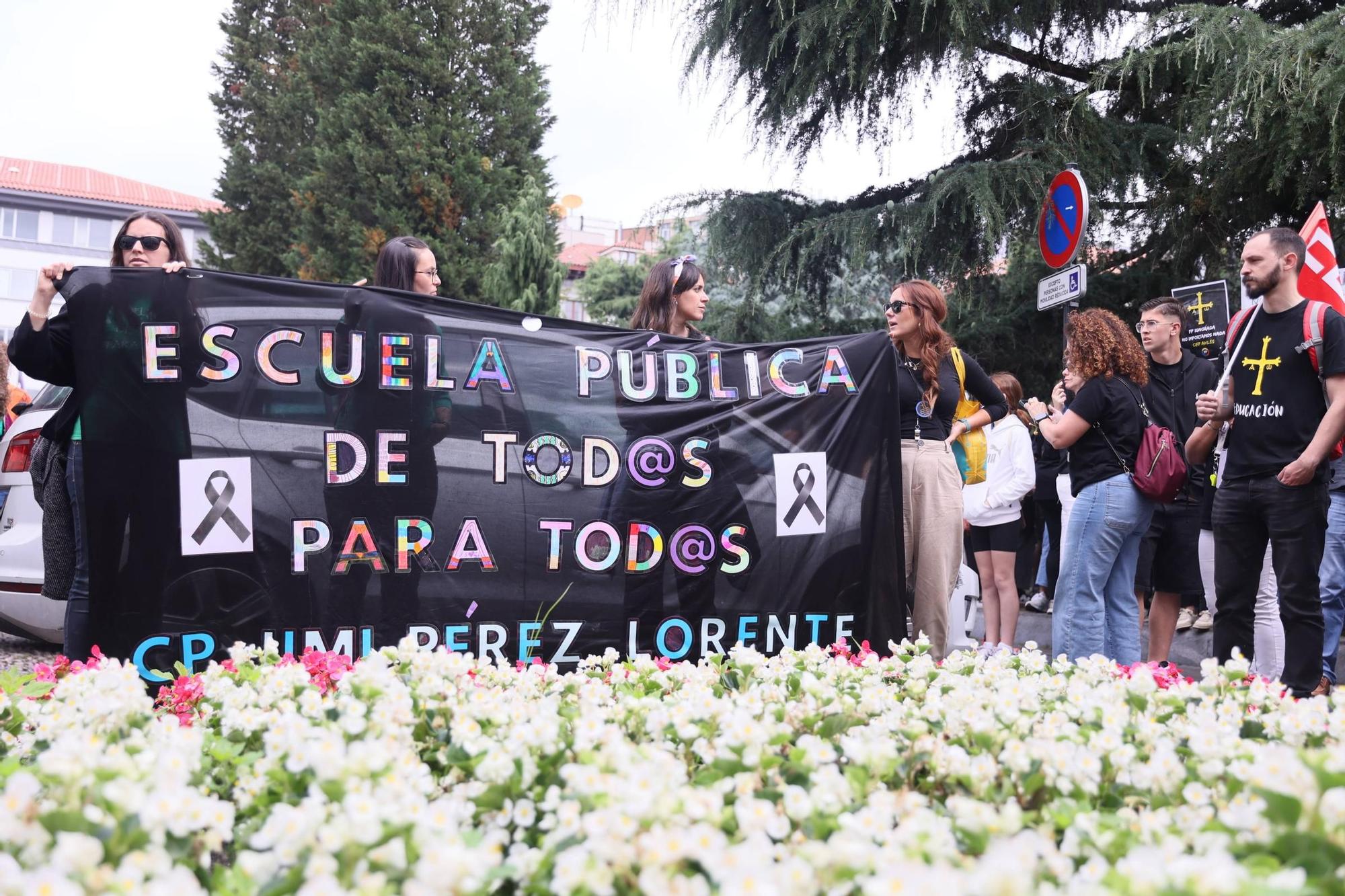 EN IMÁGENES: La gran movilización de profesores de este domingo en Oviedo