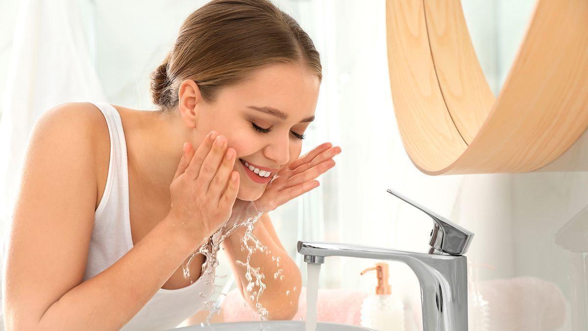 Ritual de belleza: el método coreano para lavar tu cara con agua que arrasa este 2022