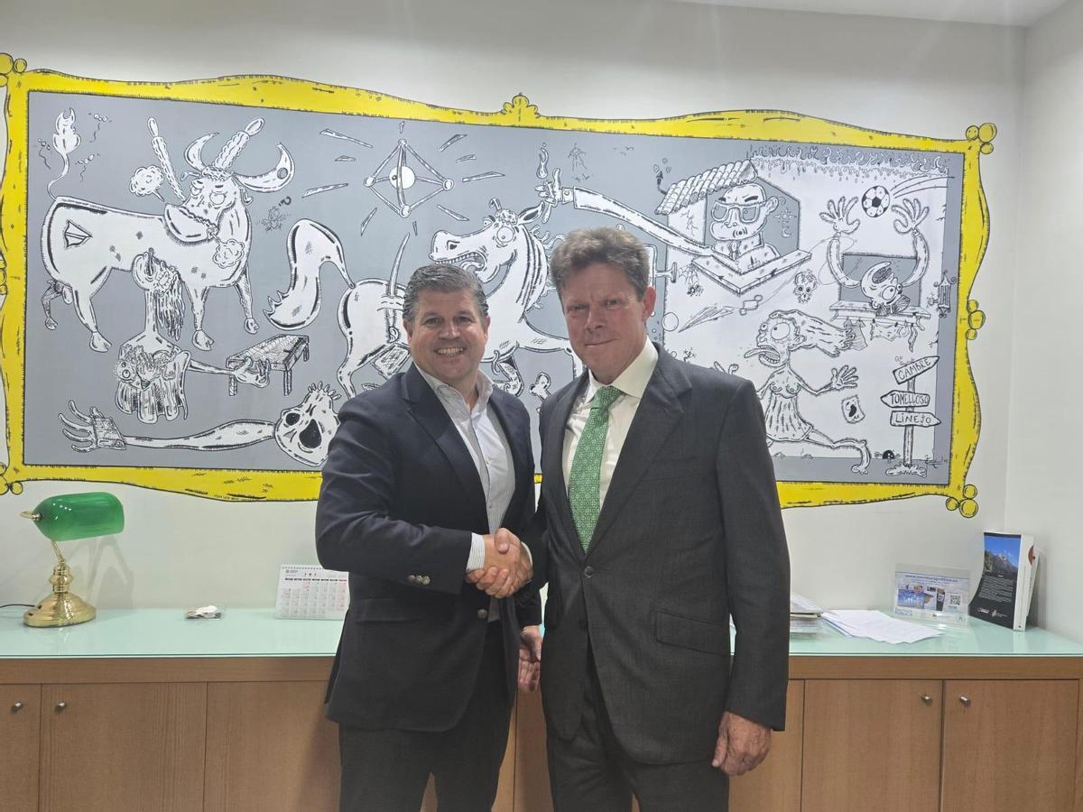 Álvaro Concheiro (i), presidente del Grupo Internaco, y Aldo Aramburo, gerente de Ion Pure,
