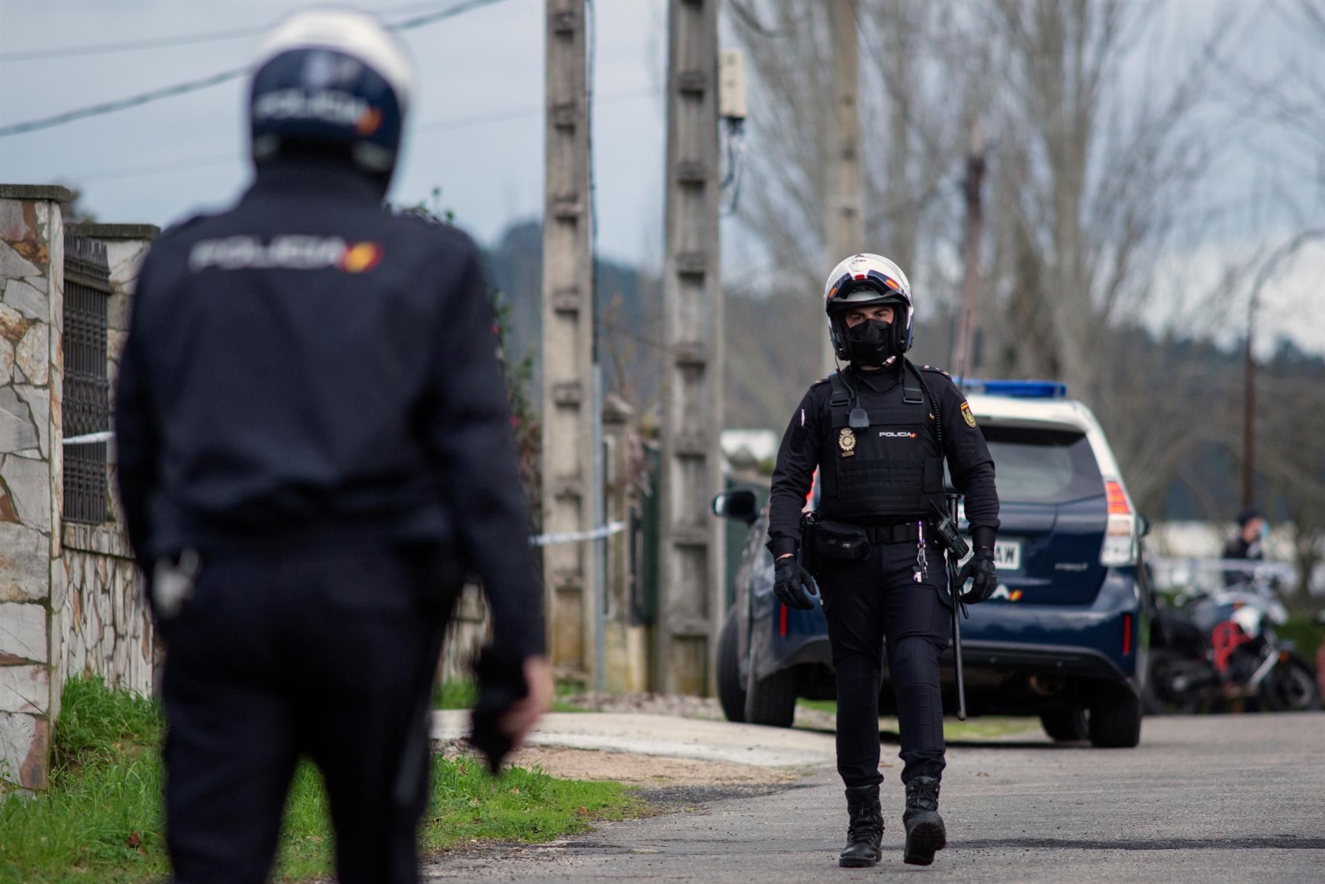 Efectivos de la Policía Nacional investigan en Ourense un crimen machista.