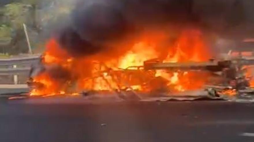 Alarma en el Puerto de la Cadena ante el peligro de incendio forestal por un camión en llamas