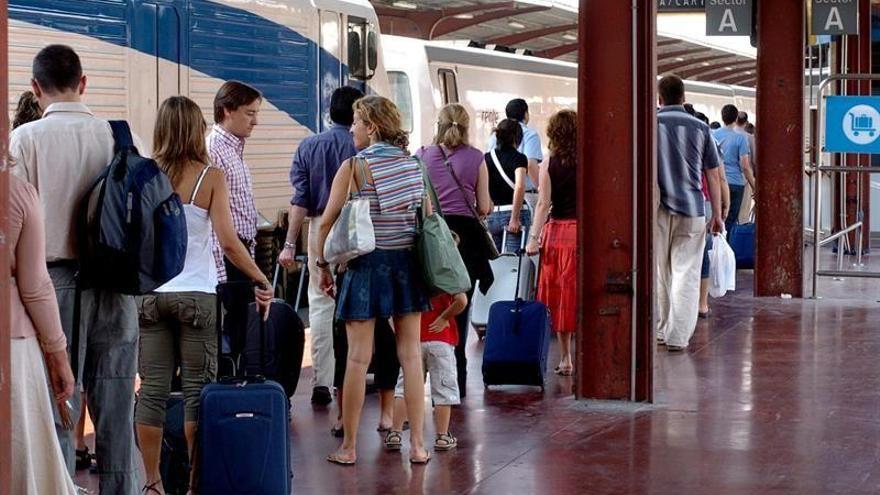 Renfe refuerza con 110.000 plazas adicionales servicios Ave desde Aragón