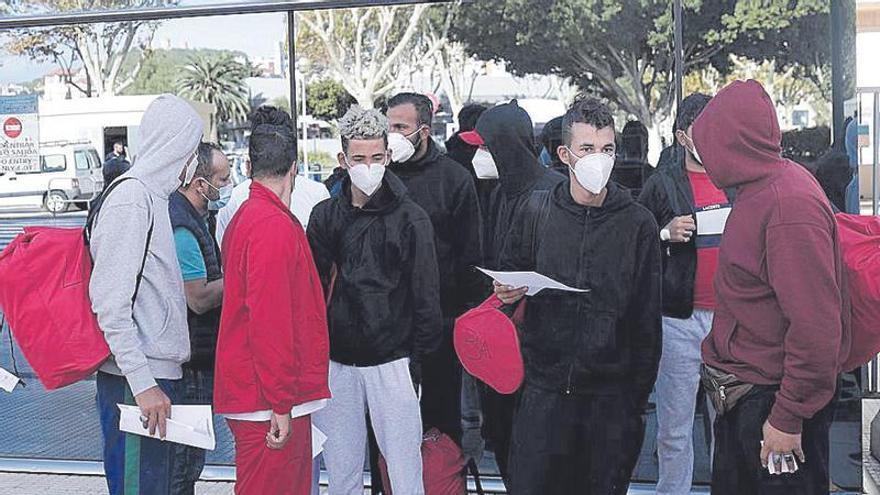 Reciente traslado de unos migrantes a la Estación Marítima.