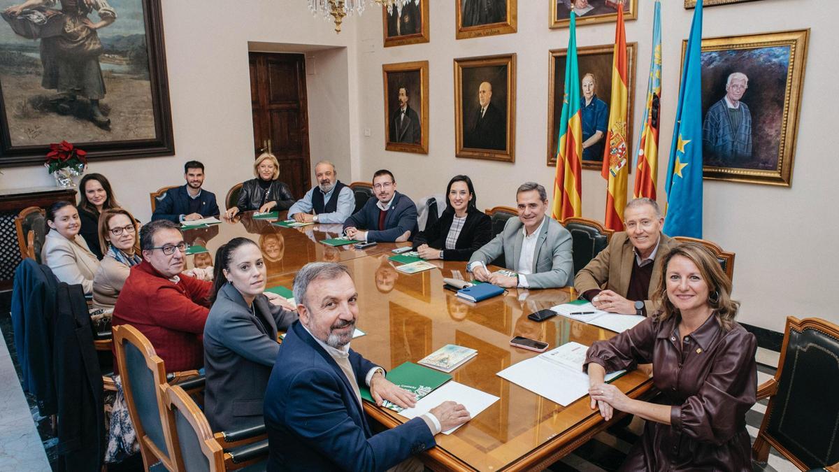 La junta de gobierno local extraordinaria ha aprobado el presupuesto para 2025 este lunes.