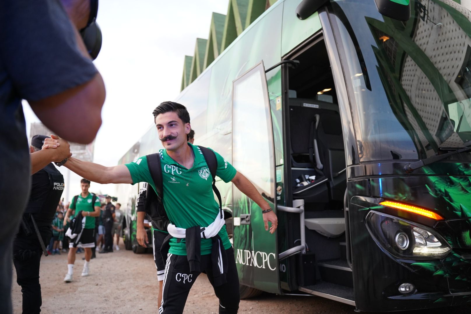 Ambiente en la previa del Cacereño-Tenerife