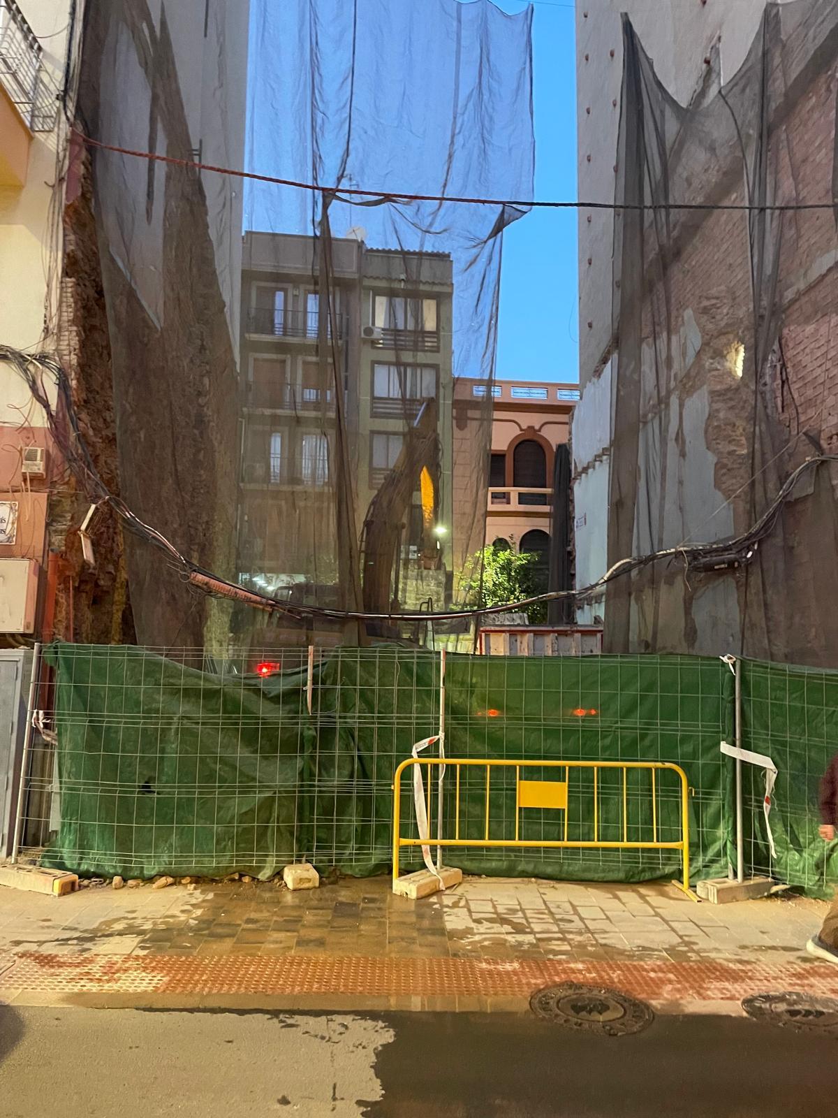 Solar que da a la calle San Luis y a Conde Pestagua.