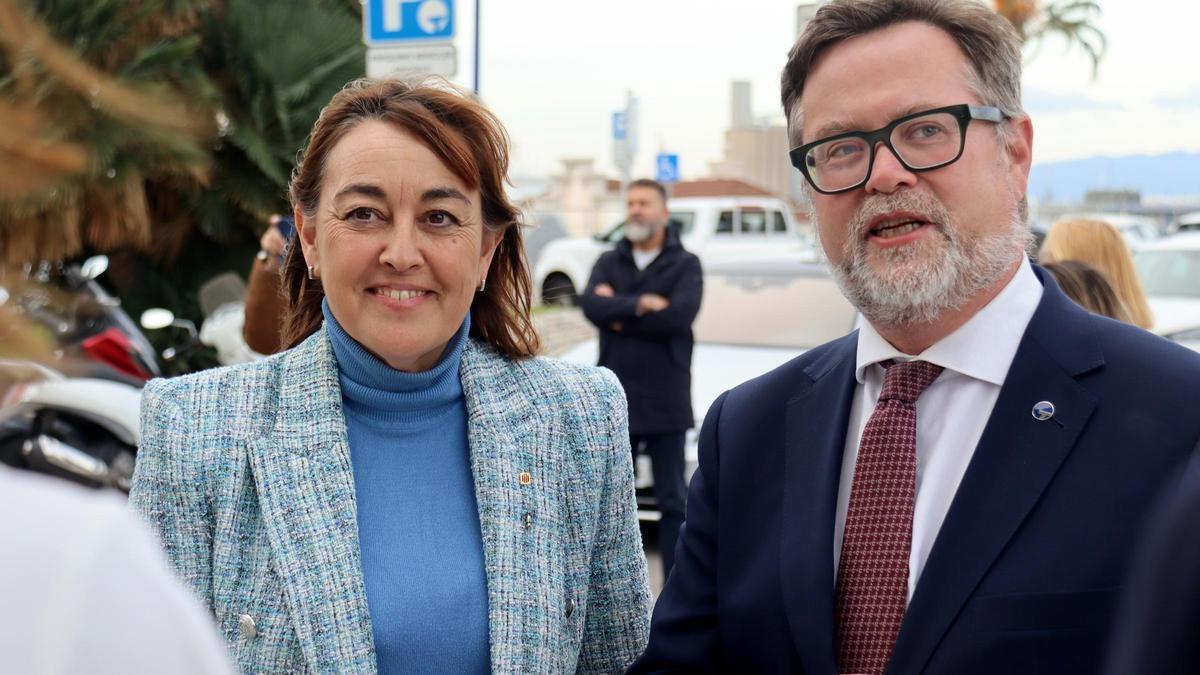 La consellera de Territorio, Sílvia Paneque, y el nuevo presidente del Port de de Tarragona, Santiago Castellà, esta mañana.