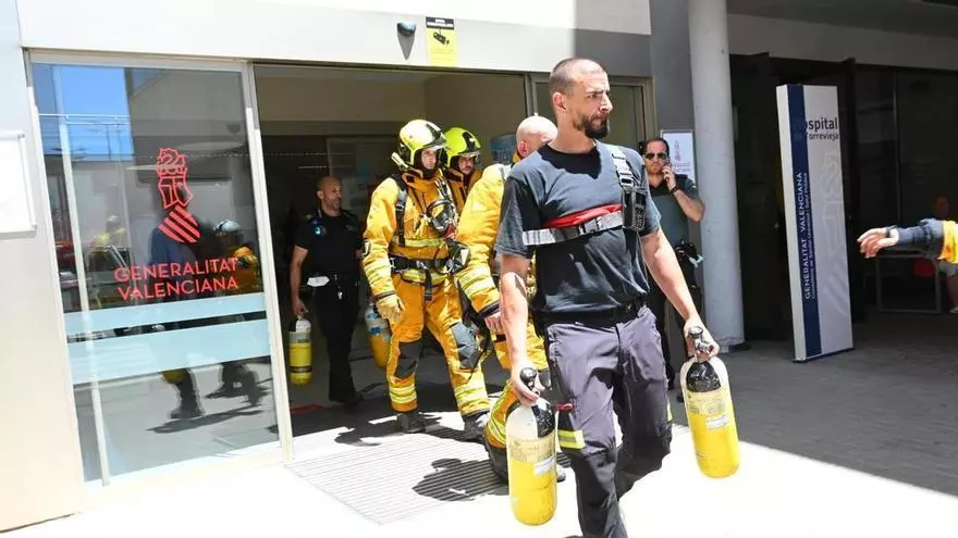 Incendio en el Hospital de Torrevieja: dos heridos y la segunda planta evacuada