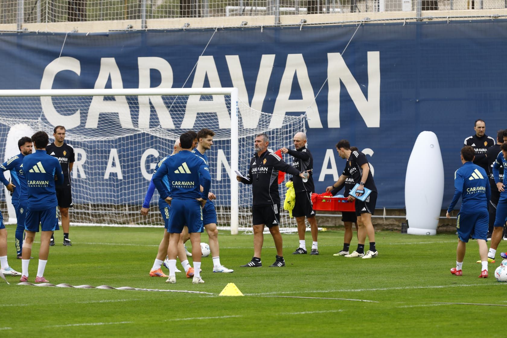 En imágenes | Primer entrenamiento de Emilio Larraz con el primer equipo del Real Zaragoza