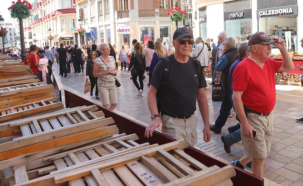 Los turistas, llegados en tres cruceros, visitan la ciudad en plena Semana Santa