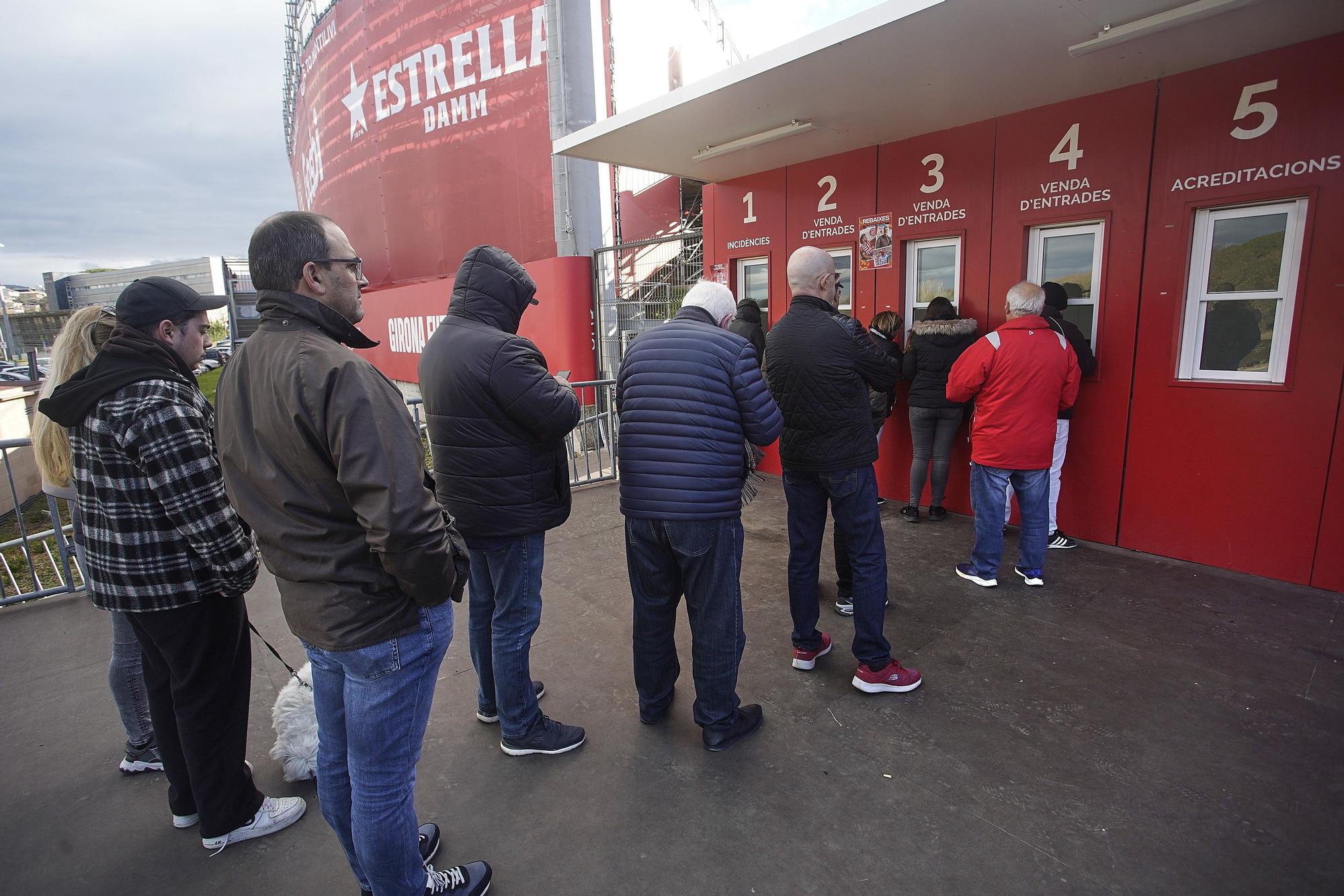 Tres quarts d'hora per comprar una entrada pel Girona-Barça