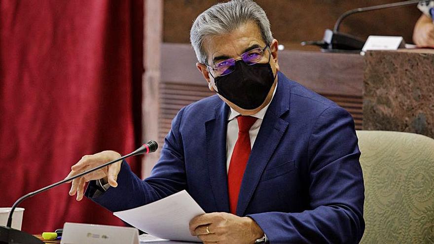 Román Rodríguez ayer en el Parlamento regional.