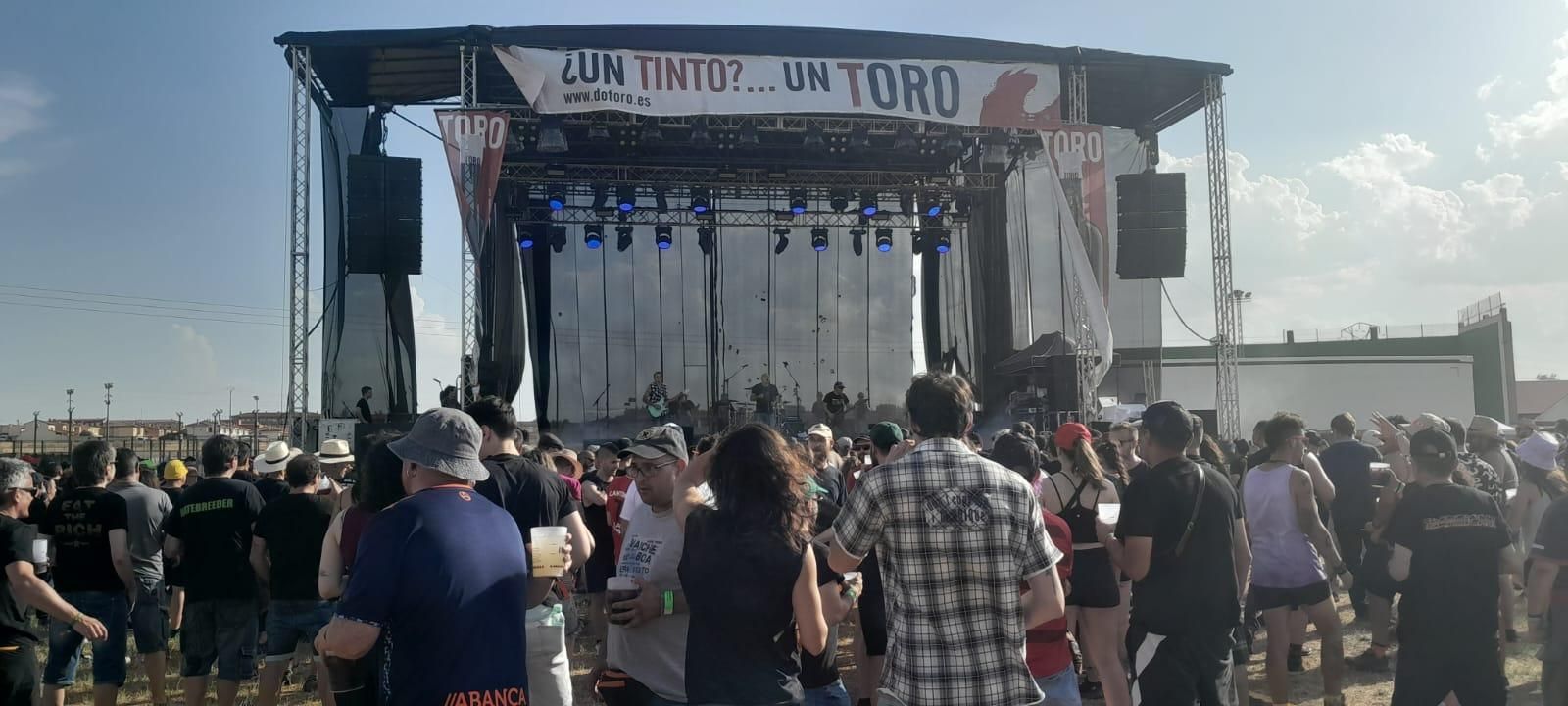 GALERÍA | La primera jornada del Festival "Vintoro" llena Toro de rock, "fuego" y un gran ambiente