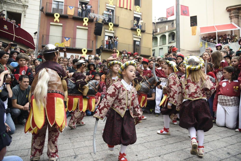 La Patum infantil omple la plaça de Sant Pere