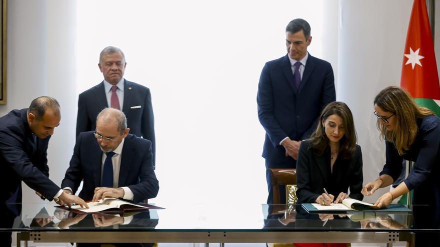 Pedro Sánchez y Abdalá II de Jordania presiden la firma de acuerdos de colaboración bilaterales