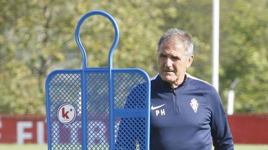 Paco Herrera, durante un entrenamiento en Mareo.