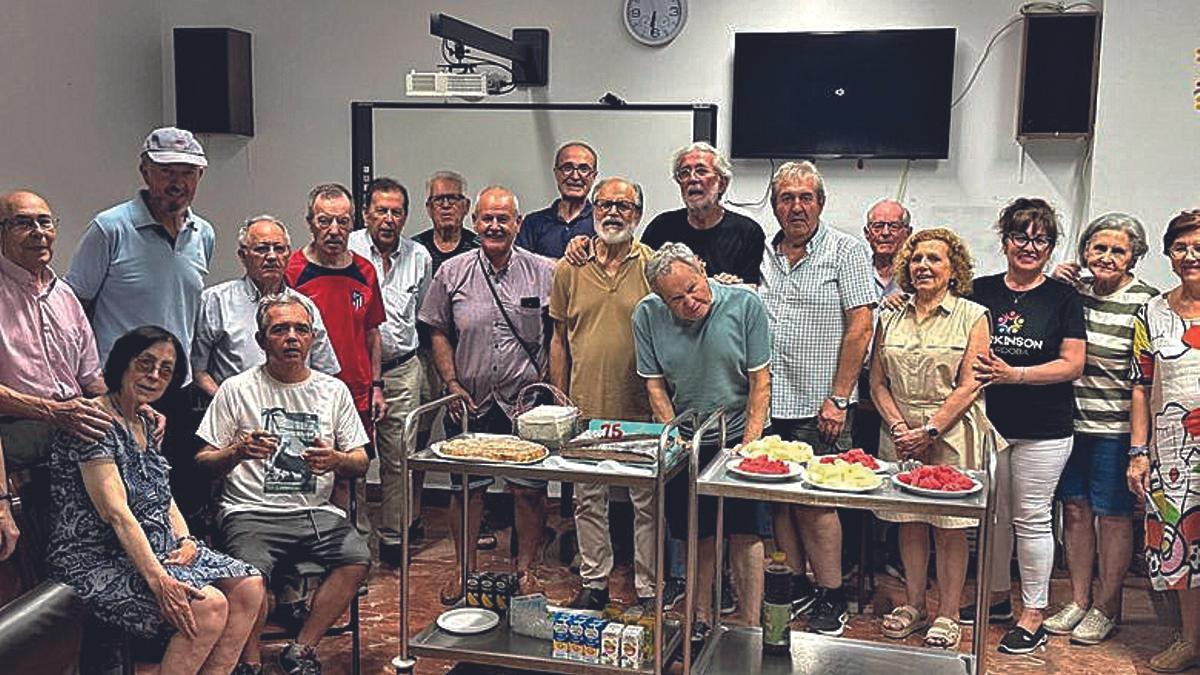 Integrantes de la asociación Párkinson Córdoba durante una celebración que tuvo lugar el pasado mes de junio con motivo de la festividad de San Antonio.