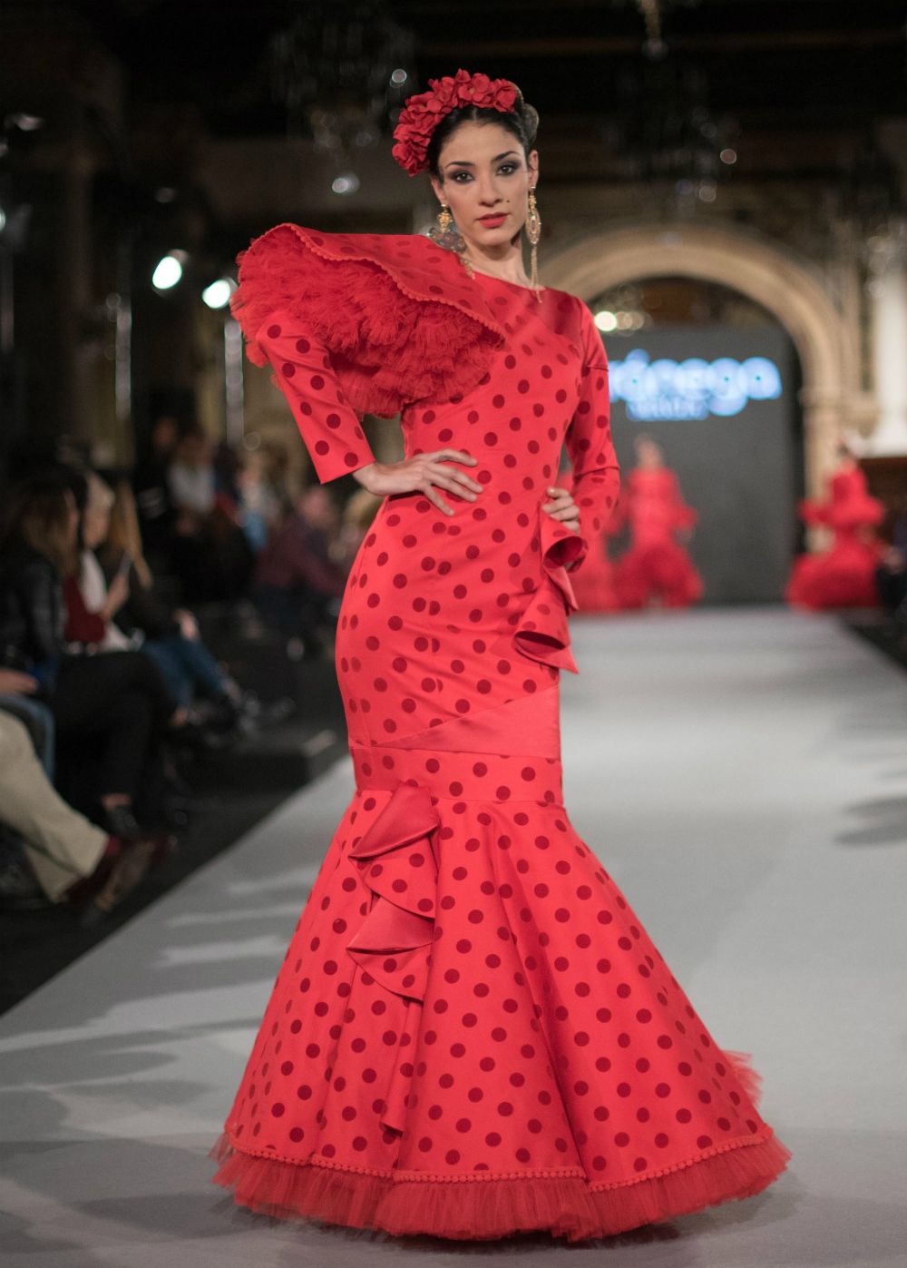El rojo se corona como tendencia, y reina en la temporada flamenca 2018 -  Woman