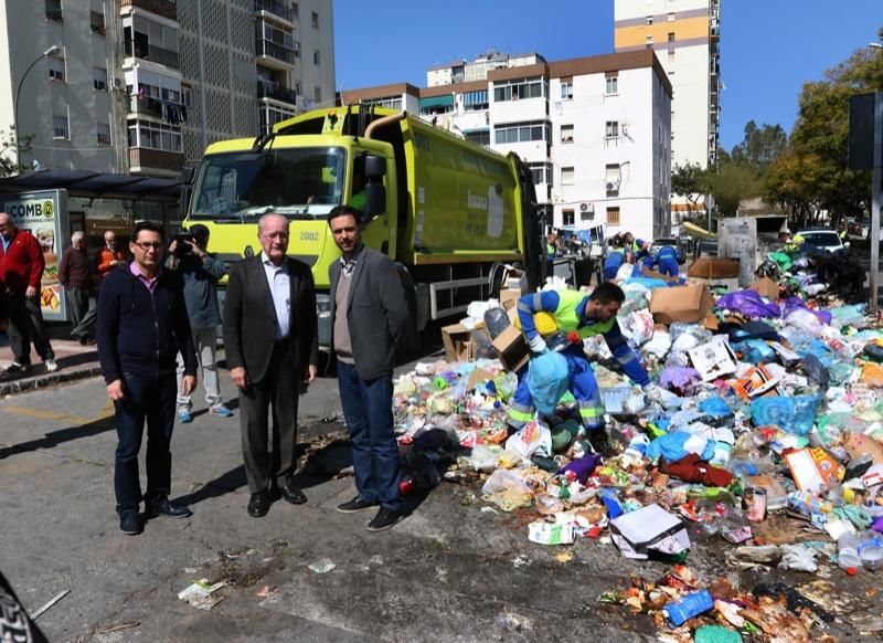 Francisco de la Torre ha supervisado la recogida de basura en La Palmilla.