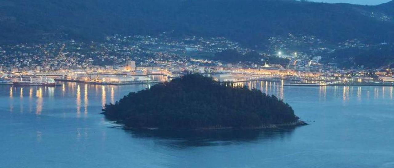 Vista de la ría de Pontevedra y de Tambo, cerca de donde desagua un emisario submarino. // Gustavo Santos