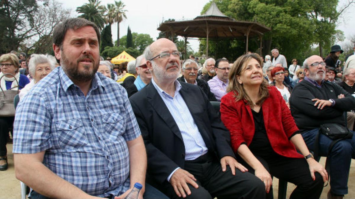 El presidente de ERC, Oriol Junqueras, junto al candidato a las elecciones europeas de los republicanos, Josep-Maria Terricabras, y la presidenta de la Acadèmia del Cinema Català, Isona Passola