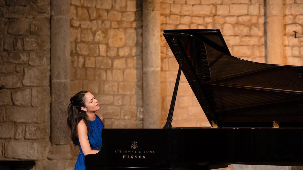 La pianista Emma Stratton en un concert a la Schubertíada, a Vilabertran.