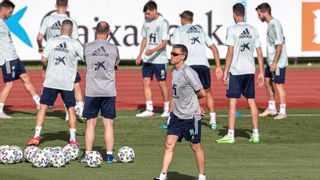 La selección española, a la espera de la vacuna tras el positivo de Busquets