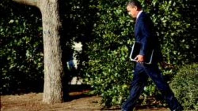 Obama parte de la Casa Blanca hacia un mitin en Eikhart (Indiana) para defender su plan de rescate, ayer.