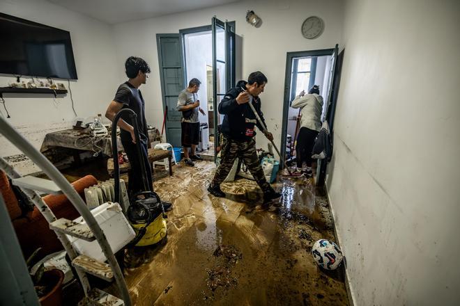 "En 30 minutos la casa se ha inundado": los vecinos de Granollers relatan el miedo vivido durante las lluvias torrenciales