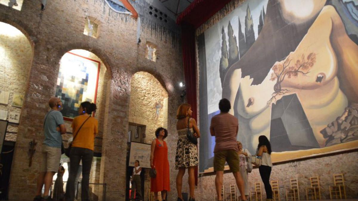 Visitants del Museu Dalí de Nit, aquest dissabte