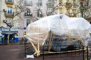 Comienza la plantà de las Fallas de Especial: Exposición y Almirante Cadarso ya tienen parte de sus piezas en la calle