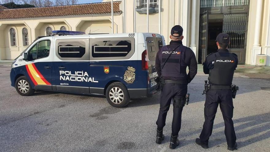 Agentes de la Policía Nacional en auditorio de Torremolinos.