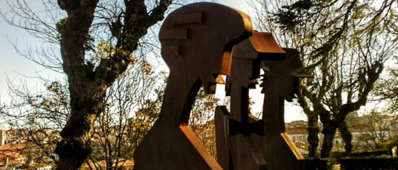 Monumento a Carlos Maside na Alameda de Santiago de Compostela.