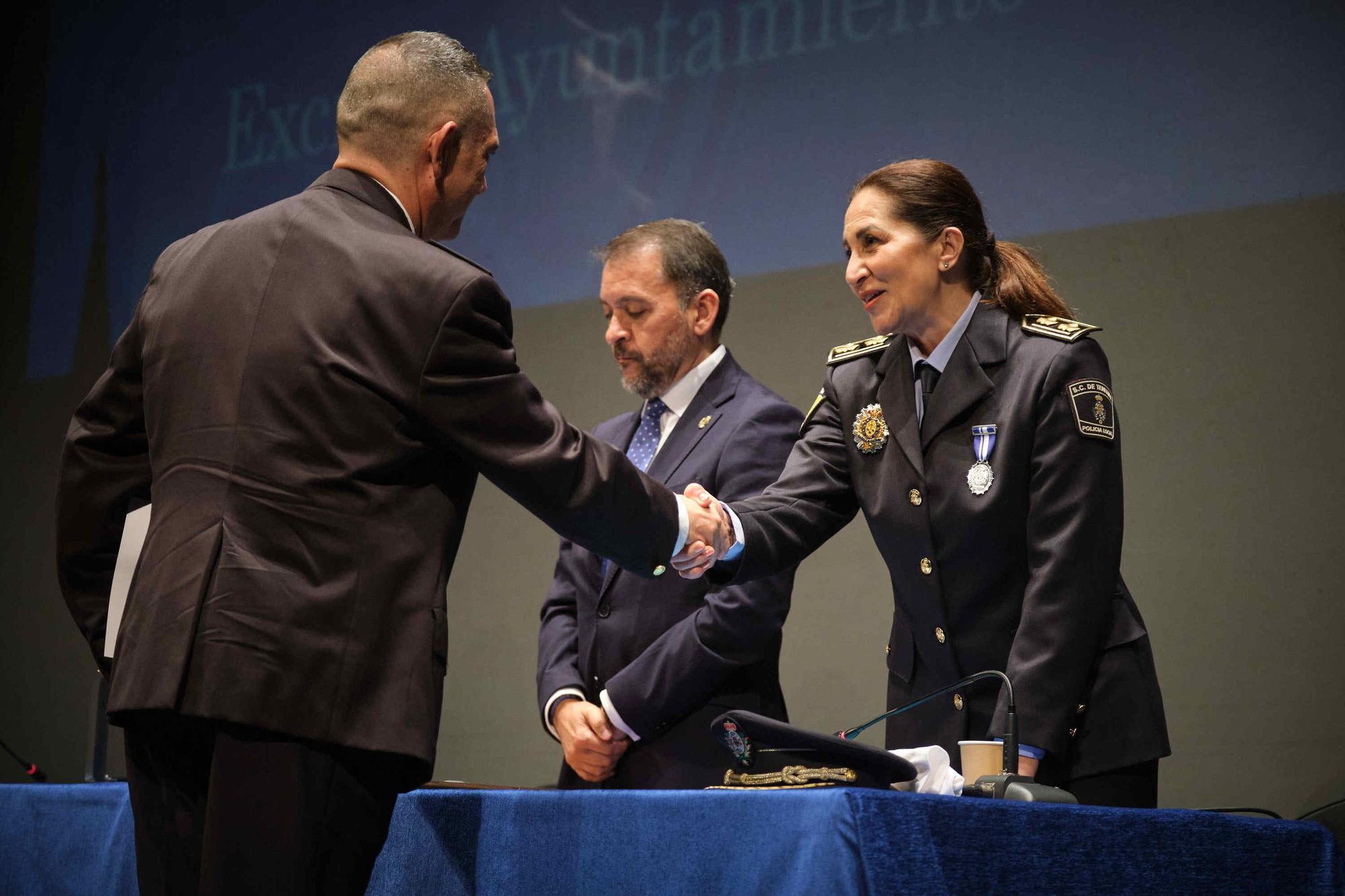 Día de la Policía, con homenajes a agentes y vecinos de Santa Cruz