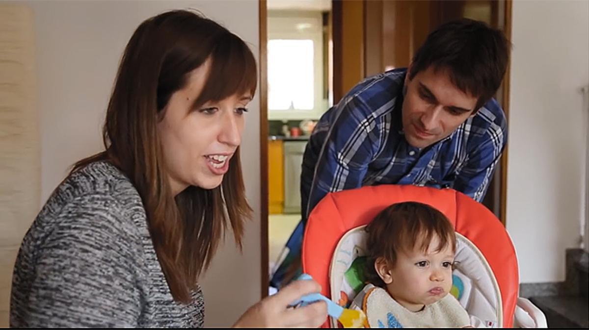 Mireia, Jacob y su hijo Max. Una familia Erasmus entre un millón.