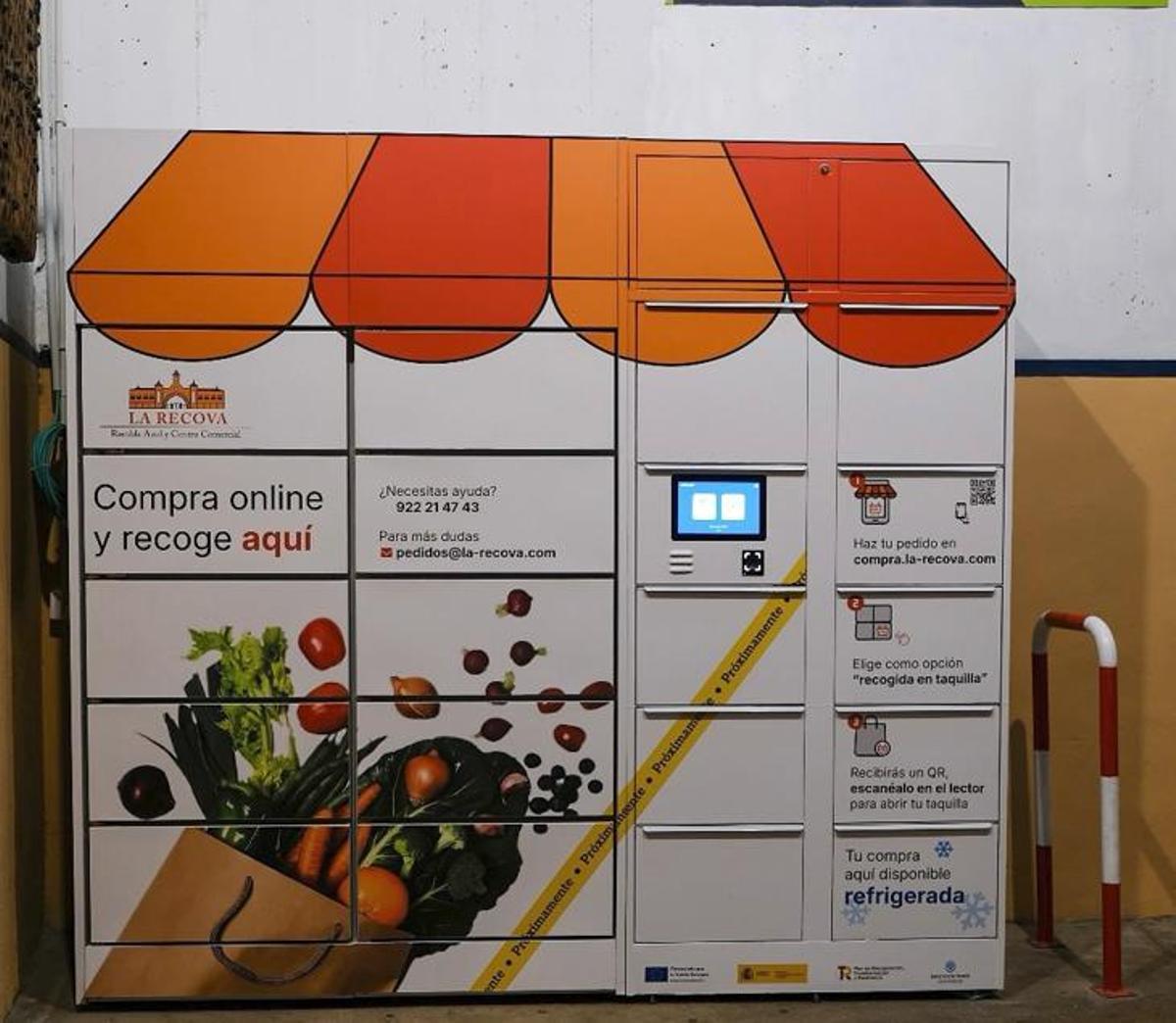 Taquillas instaladas en el Mercado de Santa Cruz.