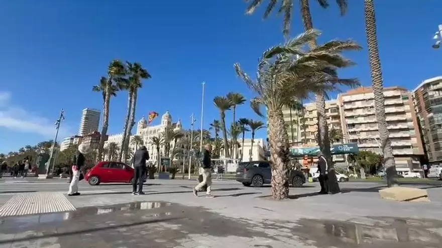 Alerta amarilla por viento en Alicante: cerrado el Castillo de Santa Bárbara, la Explanada y los parques de la ciudad