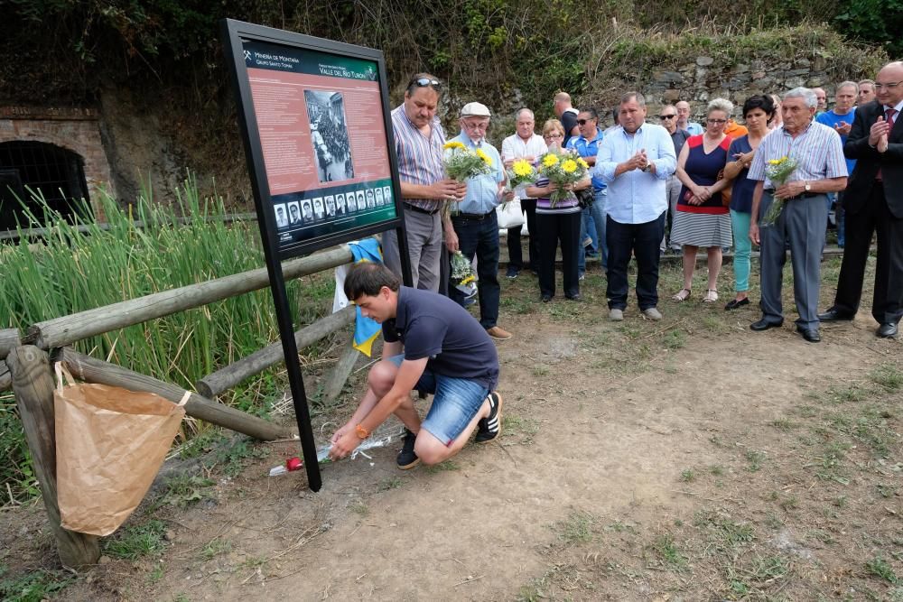 Homenaje a los mineros muertos en el accidente del pozo Santo Tomás de Turón