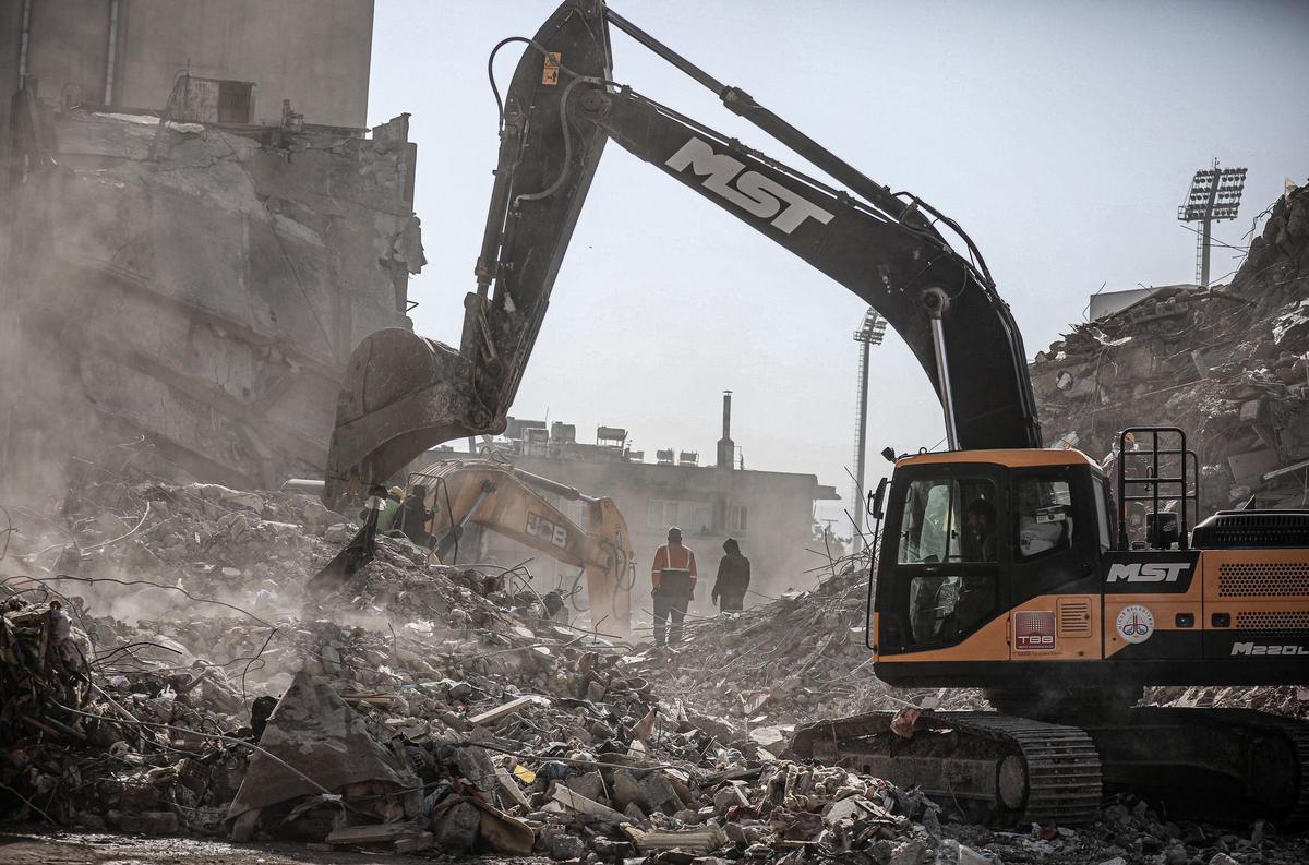 Trabajos de búsqueda y rescate en Kahramanmaras tras los terremotos del 6 de febrero en el sur de Turquía, cerca de la frontera con Siria