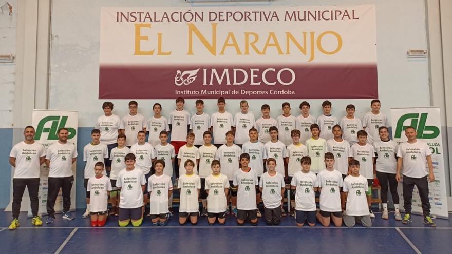 Miembros de las preselecciones andaluzas masculinas de voleibol, en El Naranjo.
