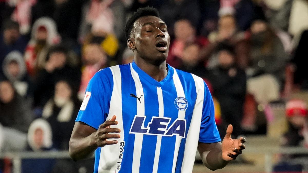 Samu Omorodion, con la camiseta del Alavés