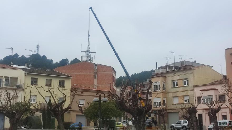 Sant Joan retira una antena de telefonia en desús després d’anys de reclamacions