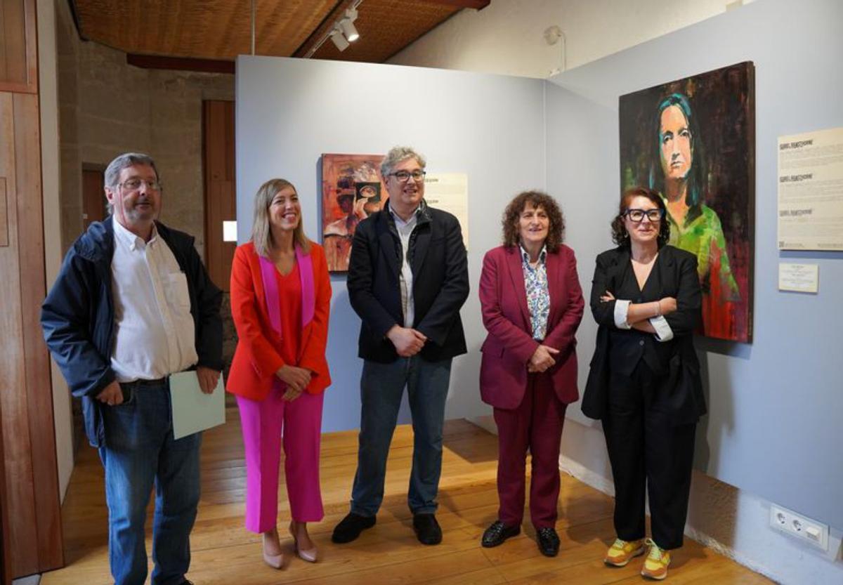 1, 2 e 3 - Vistas de parte das salas da exposción. // Mareiras