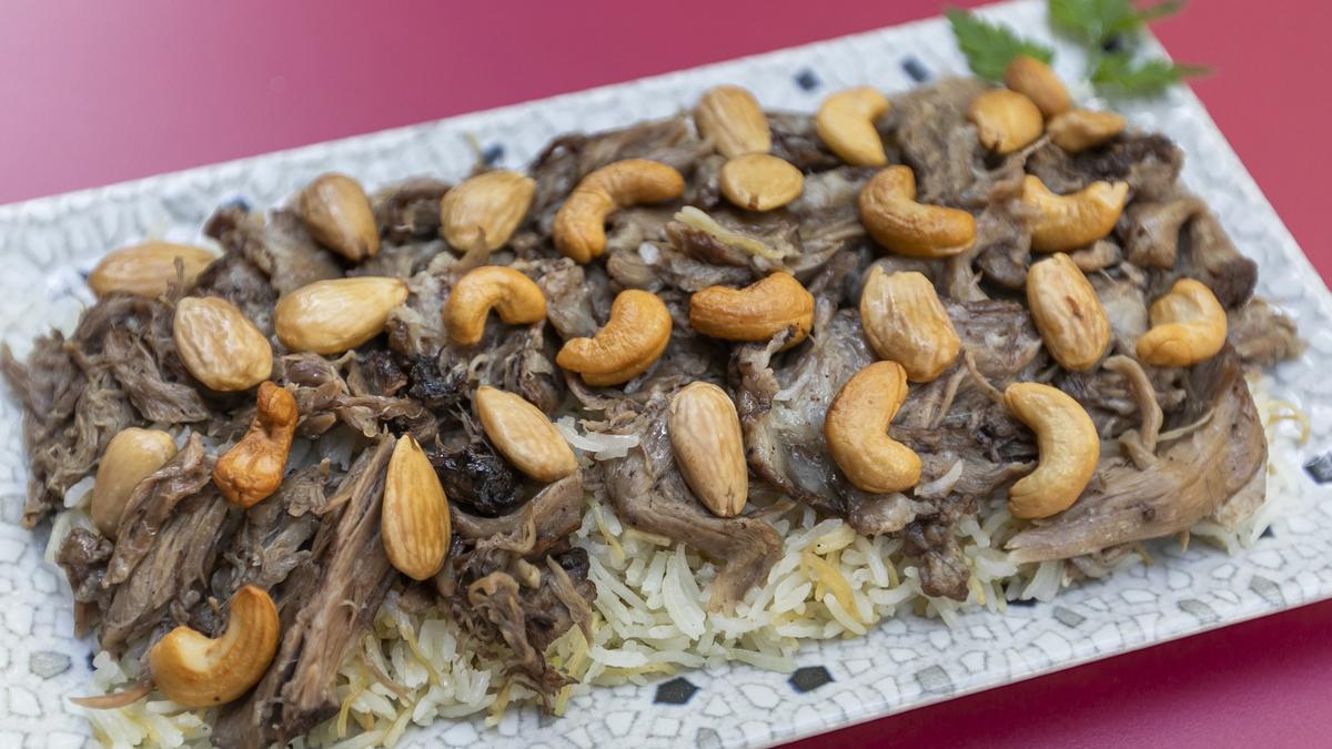 El 'ouzi': cordero con especias, arroz y frutos secos.