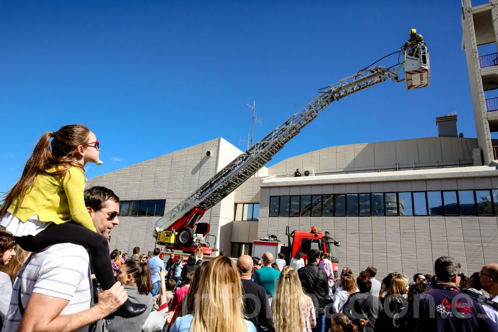 Exhibición de los bomberos en Benidorm