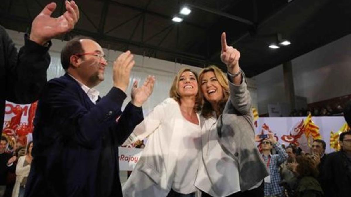 Miquel Iceta, Carme Chacón y Susana Díaz, ayer en el acto electoral celebrado en el pabellón de Sant Ildefons en Cornellà.